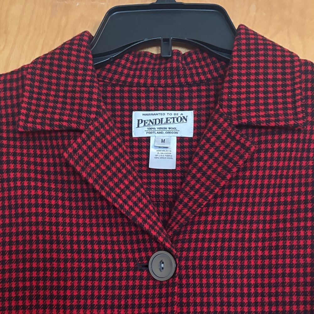 Pendleton Women's Black and Red Houndstooth Blazer
